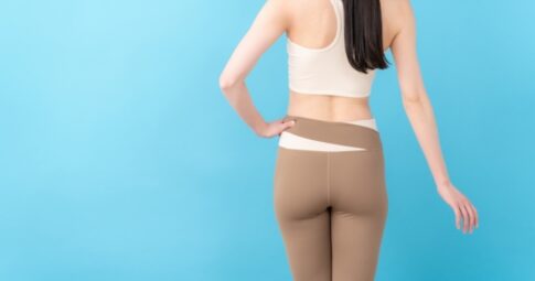 ヒップラインをトレーニングで改善した女性の後ろ姿